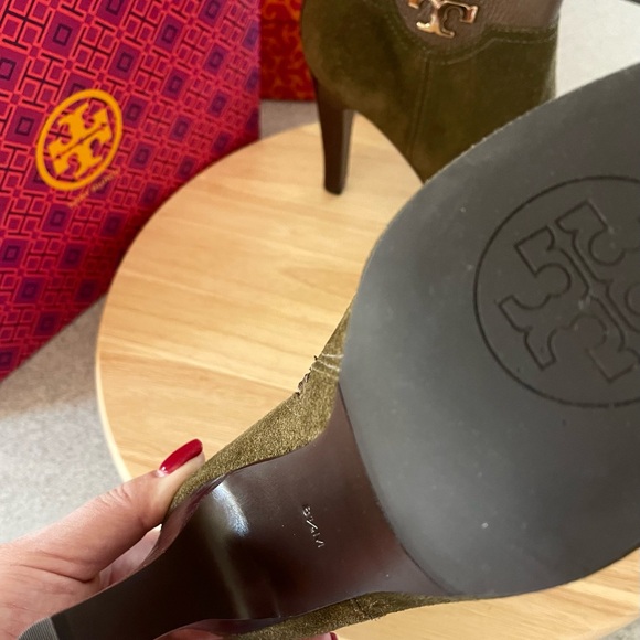 NWOT. Tory Burch ankle boots size 8,5 - Picture 9 of 15